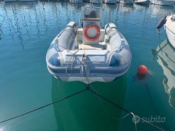 Gommone Altaura 64 con motore Suzuki DF140