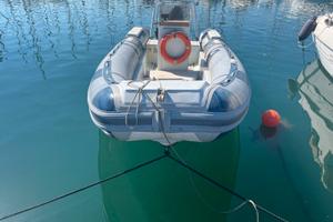 Gommone Altaura 64 con motore Suzuki DF140