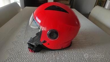 Casco moto Irie. 