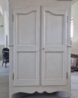 Armadio antico provenzale shabby chic in legno