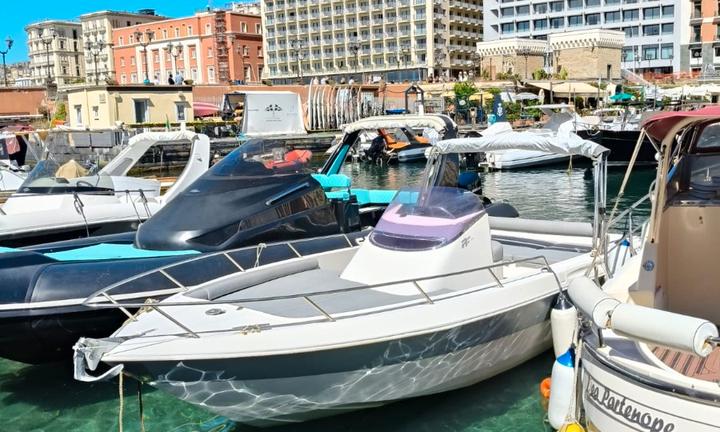 Barca Walk Around 7,5-2x Volvo Penta 130CV -