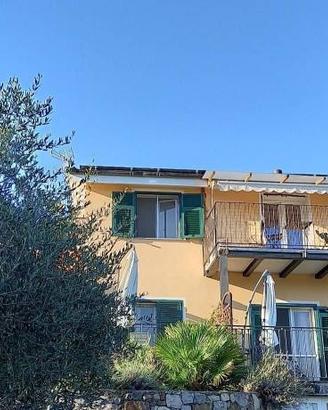Villa di 200 m² con più di 5 locali e box auto a D