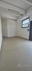 Ampio locale deposito indipendente con bagno