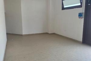 Ampio locale deposito indipendente con bagno
