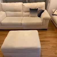 Elegante coppia di divani e pouf contenitore