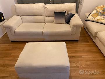 Elegante coppia di divani e pouf contenitore