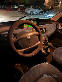 lancia y