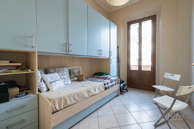 camera con armadio a ponte 