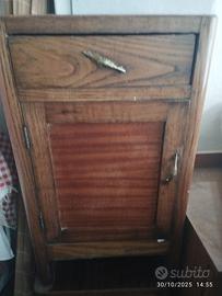 Comodini in legno antico