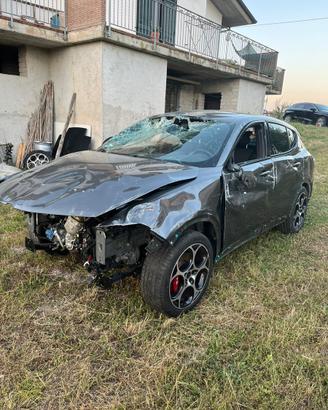 Alfa Romeo Tonale 1.5 Hybird 2025 “SINISTRATA”