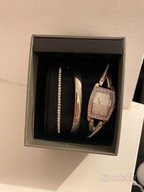 Orologio e due set bracciali nuovissimi