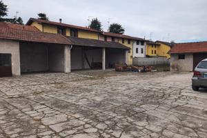 Garage di ampie metrature per auto o camper copert