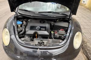 Maggiolino Volkswagen nero decappottabile