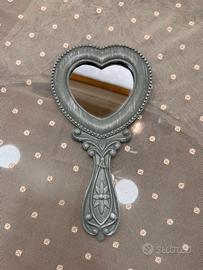 Specchio a forma di cuore