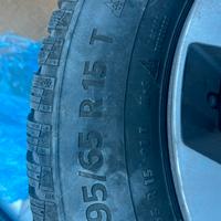 Gomme con cerchio e borchie