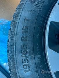 Gomme con cerchio e borchie