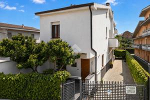 CASA SEMINDIPENDENTE A SPOLTORE
