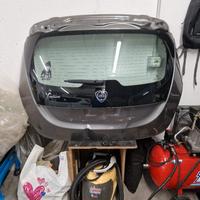 cofano sportello posteriore lancia y danneggiato