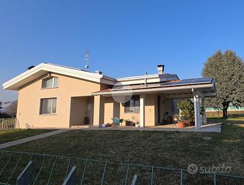 VILLA SINGOLA A ADRO