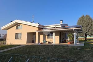 VILLA SINGOLA A ADRO