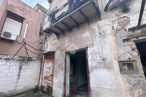 2 LOCALI A PALERMO