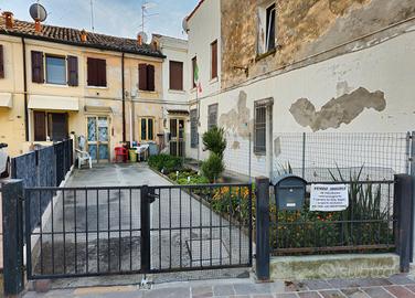 Casa indipendente cielo terra con scoperto Copparo