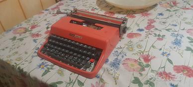 macchina da scrivere Olivetti 