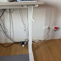 2 scrivanie e sedia reclinabile IKEA