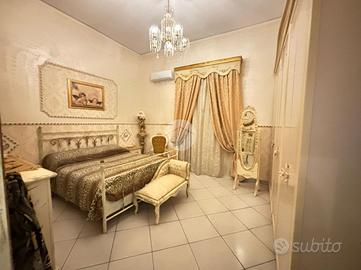 2 LOCALI A NAPOLI
