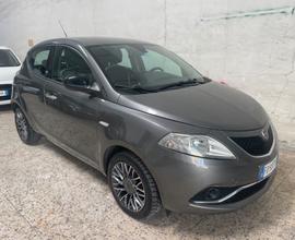 Lancia Ypsilon 1.2 69 CV 5 porte Silver
