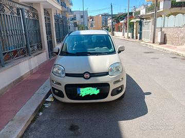 Auto comoda e maneggevole per la citta