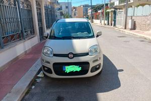 Auto comoda e maneggevole per la citta