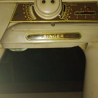Macchina per cucire a pedali Singer