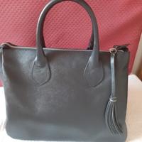 Borsa pelle nera con tracolla 