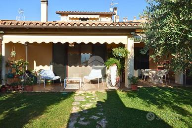 VILLA A SCHIERA A TERNI