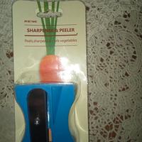 pela, arriccia carote e verdure 