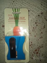 pela, arriccia carote e verdure 