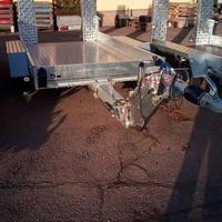 Rimorchio porta escavatore con timone regolabile