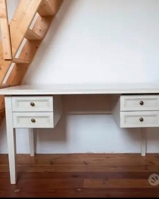 Scrivania in legno