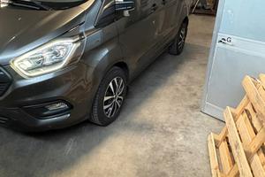 Ford cuatom ibrido