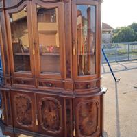 Vetrina in legno massello stile classico