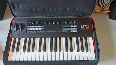 IK Multimedia Uno Synth Pro + Custodia