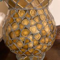 Vaso mosaico e fiori finti