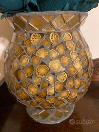 Vaso mosaico e fiori finti