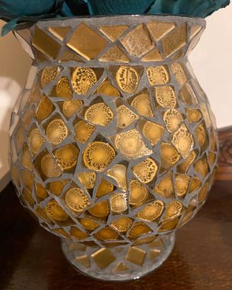 Vaso mosaico e fiori finti