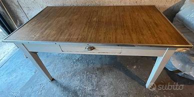 Tavolo in legno massello