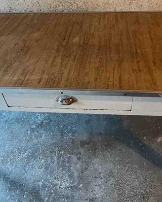 Tavolo in legno massello