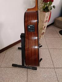 chitarra acustica amplificata