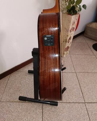 chitarra acustica amplificata