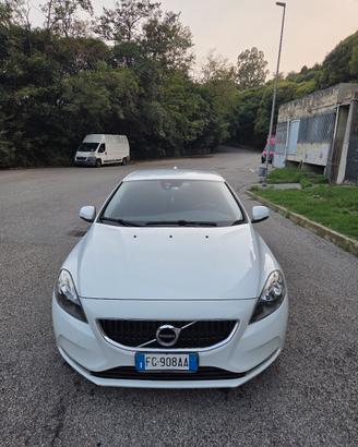 Volvo v40 D2